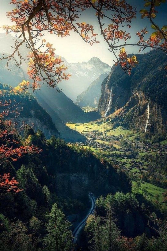Autumn in its early colors in Lauterbrunnen , Switzerland